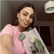 Étudiante donnant des cours particuliers à un collégiens ou en primaire